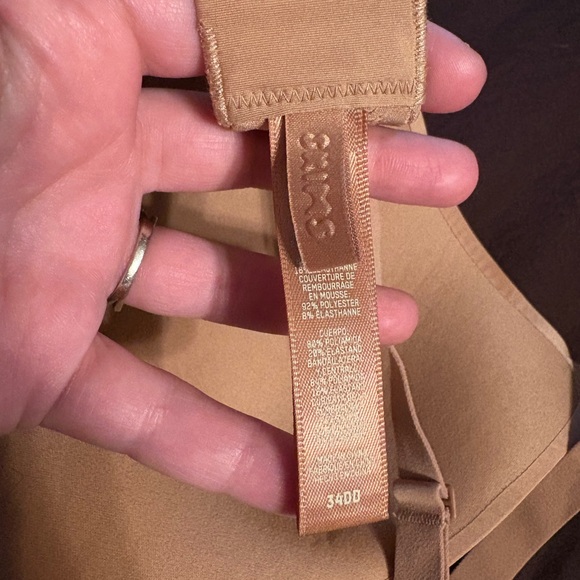 SKIMS wireless bra - Picture 3 of 3